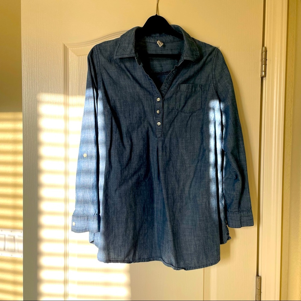 Old navy denim half button down shirt M